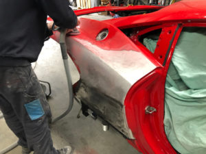 Ponçage de l'aile d'une 458 GT3